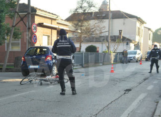 Ciclista investito a Castiglione di Cervia: trasportato in gravi condizioni al Bufalini