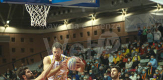 Basket: Chiusi ferma la corsa dell’OraSì, al Pala De Andrè finisce 77-84