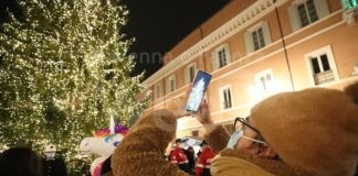 Acceso l’albero di Natale in piazza del Popolo ed inaugurazione degli eventi natalizi