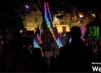 In borgo inaugurato lo spettacolo di luci e musica di Christmas Dancing Lights | VIDEO