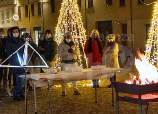 Bagnacavallo: Pensieri di pace ieri nell’incontro in piazza tra gli allievi dei corsi per stranieri e la cittadinanza