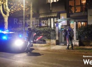 Donna trovata senza vita dal compagno, la casa invasa dal fumo | VIDEO