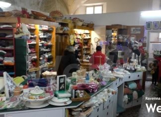 Mercatino di solidarietà a Palazzo Laderchi per sostenere le attività della Croce Rossa | VIDEO