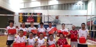 Natale, volley e solidarietà. Pacchi contenenti generi alimentari donati alla Caritas dagli atleti della Pietro Pezzi Ravenna