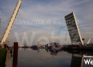 Ponte mobile aperto per manutenzione: problemi alla viabilità | VIDEO