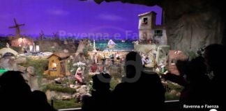 Dopo un anno di pausa a causa della pandemia, ha riaperto il presepe meccanico di San Francesco a Faenza | VIDEO