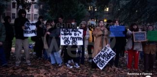 Studenti protestano contro il green pass: “I minorenni non possono decidere se vaccinarsi o meno” | VIDEO