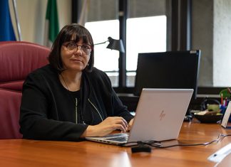 Per combattere il divario digitale, dalla Regione in un anno tablet, pc e sim a oltre 15mila studenti