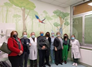 Inaugurato il murales floreale nella sala allattamento della Terapia intensiva Neonatale dell’ospedale di Ravenna