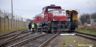 Motrice deraglia sulla linea ferroviaria di via Baiona | VIDEO