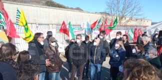Il Pd di Brisighella in visita al presidio dei lavoratori della fabbrica di castane di Marradi