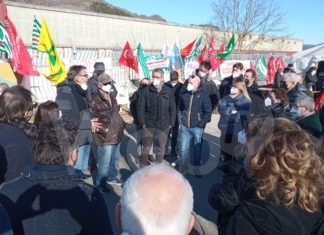 Il Pd di Brisighella in visita al presidio dei lavoratori della fabbrica di castane di Marradi