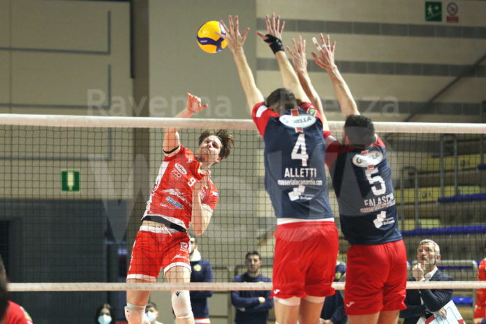 Luca Ulrich contro il muro della Prisma