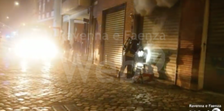 A fuoco in centro la bottega del pittore Fausto Fori, danni ingenti tutti i quadri distrutti | VIDEO