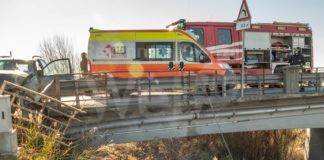 Panda precipita dal Ponte della Castellina dopo un incidente con un’altra vettura