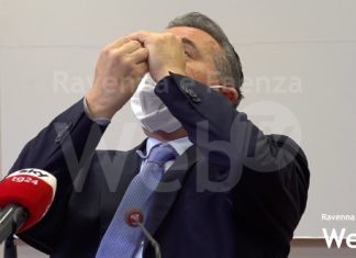 Al via da mercoledì l’autotest con il tampone rapido. Ma solo per chi ha 3 dosi di vaccino | VIDEO