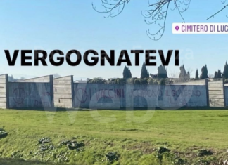 Le scritte dei novax compaiono anche al cimitero di Lugo