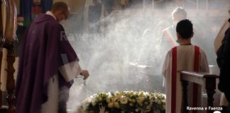 L’ultimo saluto di Brisighella a Monsignor Elvio Chiari | VIDEO