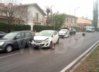 Tunisino senza patente causa tamponamento a catena. Caos in Viale Randi