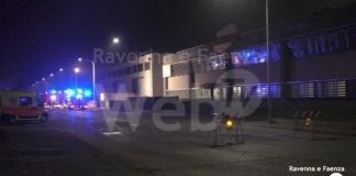 Grande incendio in uno stabilimento di via Proventa nella notte a Faenza | VIDEO
