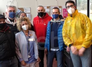 Piadina e bisò del mondo del palio di Faenza per gli operatori di drive through e centro vaccinale | VIDEO