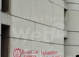Scritte no vax contro Bonaccini e Lepore, solidarietà dal Gruppo Pd in regione che condanna il gesto