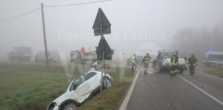 Incidente in via Dismano, tre feriti. Causa la nebbia.