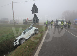 Incidente in via Dismano, tre feriti. Causa la nebbia.