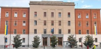 Guerra, l’Autorità Distrettuale del Po espone la bandiera dell’Ucraina in segno di speranza e solidarietà