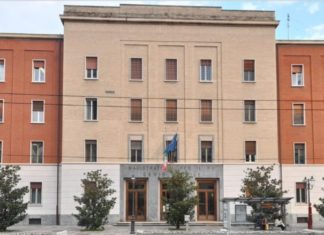 Guerra, l’Autorità Distrettuale del Po espone la bandiera dell’Ucraina in segno di speranza e solidarietà