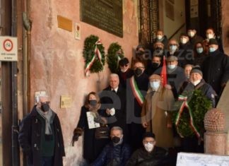 Anniversario Repubblica Romana, deposizione della corona alla lapide di Mazzini