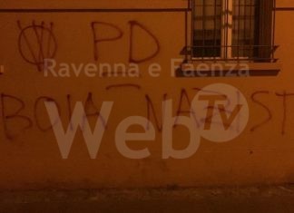 Nella notte imbrattata la sede del PD a Lugo