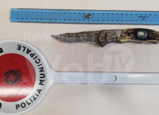 A scuola con un coltello, la Polizia Locale segnala un ragazzino alla procura dei minori
