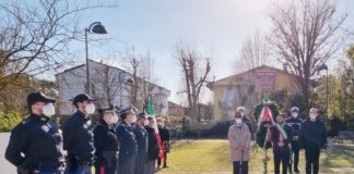 Deposizione di una corona nell’area verde di via Luzi dedicata alle vittime delle foibe e dell’esodo giuliano-dalmata