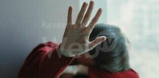 Alcol, cocaina e abusi sessuali a una 11enne. Indagato il padre e l’amico di famiglia