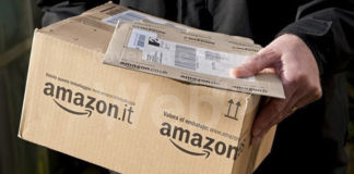 Codici: vittoria per i consumatori, Amazon procede con i rimborsi per i resi.