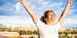 Mascherine al chiuso, in ufficio solo «raccomandate». Obbligo fino al 15 giugno per treni e cinema