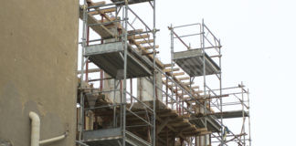 L’operaio caduto dalla impalcatura morto aveva 52 anni