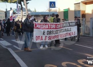 Manifestazione di lavoratori contro il green pass e l’obbligo vaccinale | VIDEO