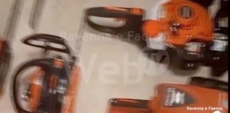 Fermati a bordo di un’auto rubata: nascondevano 45 mila euro di attrezzi per il giardinaggio rubati | VIDEO