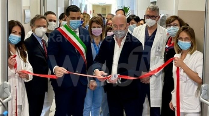 ospedale - taglio del nastro