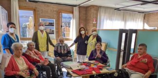 Portami con te: le buste realizzate dalle Magliette gialle donate agli ospiti della Casa protetta Galla Placidia