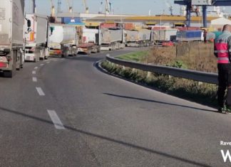Terzo giorno di proteste al porto. Autorità Portuale: “Un assedio”. I supermercati lanciano l’allarme | VIDEO