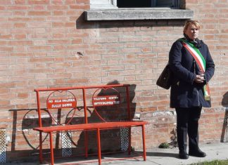 Inaugurata la panchina rossa a Ragone