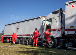 Mercatino solidale della Croce Rossa in Piazza S. Francesco