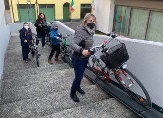 Cotignola: realizzata una canalina scivolo per rendere le scale a portata di bicicletta