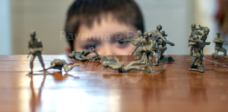 Centro Manzi: “Bambini e bambine davanti alle immagini di guerra: quale ascolto e quali parole?”