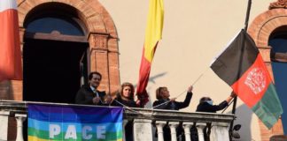 8 marzo: il Comune espone la bandiera ufficiale dell’Afghanistan per esprimere solidarietà alle donne afghane