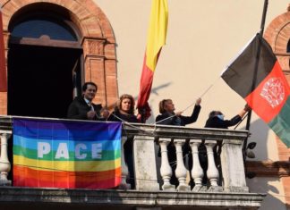 8 marzo: il Comune espone la bandiera ufficiale dell’Afghanistan per esprimere solidarietà alle donne afghane