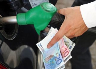 Petrolio: prezzo in caduta